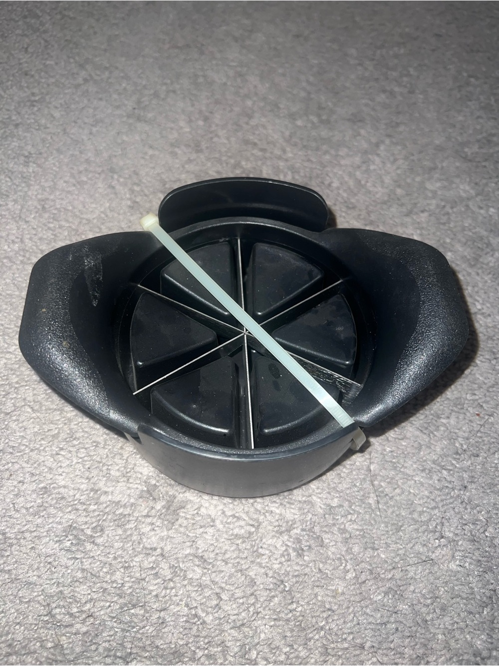 black The Pampered Chef Veggie Wedger fruit and vegetable cutter